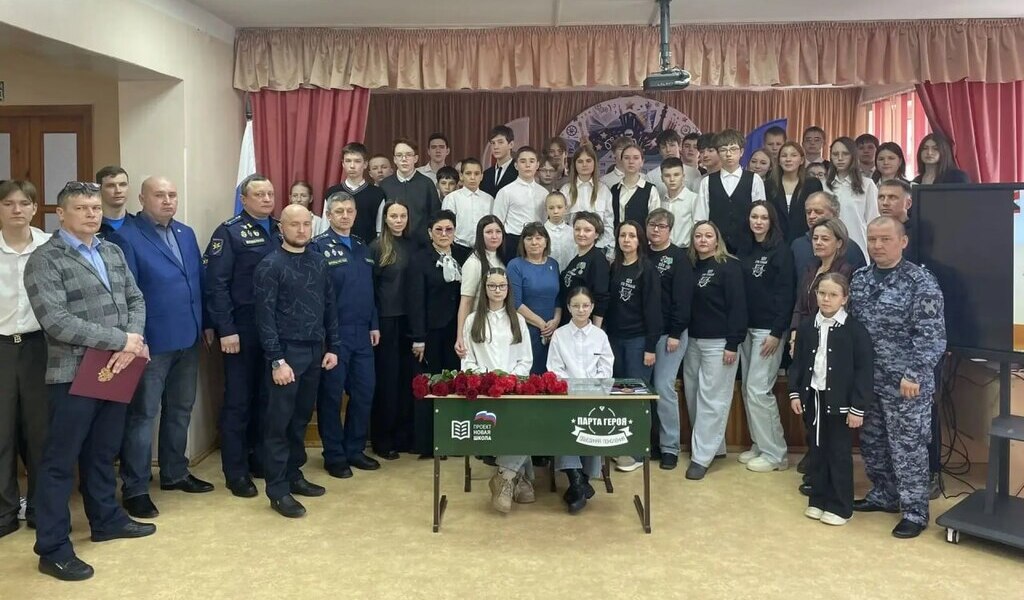 Герои за одной партой: в энгельсских школах почтили память выпускников-участников СВО